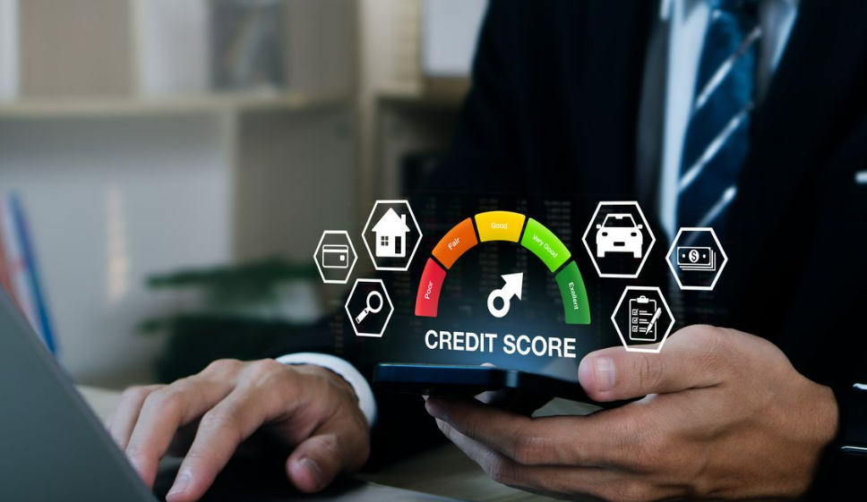 Scor de credit afișat pe un smartphone